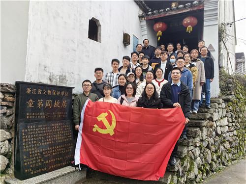 三十五岁左右的女人能穿牛仔裙吗？